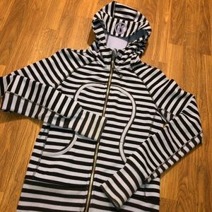 LULULEMON Women’s size 6 Scuba Hoodie pullover